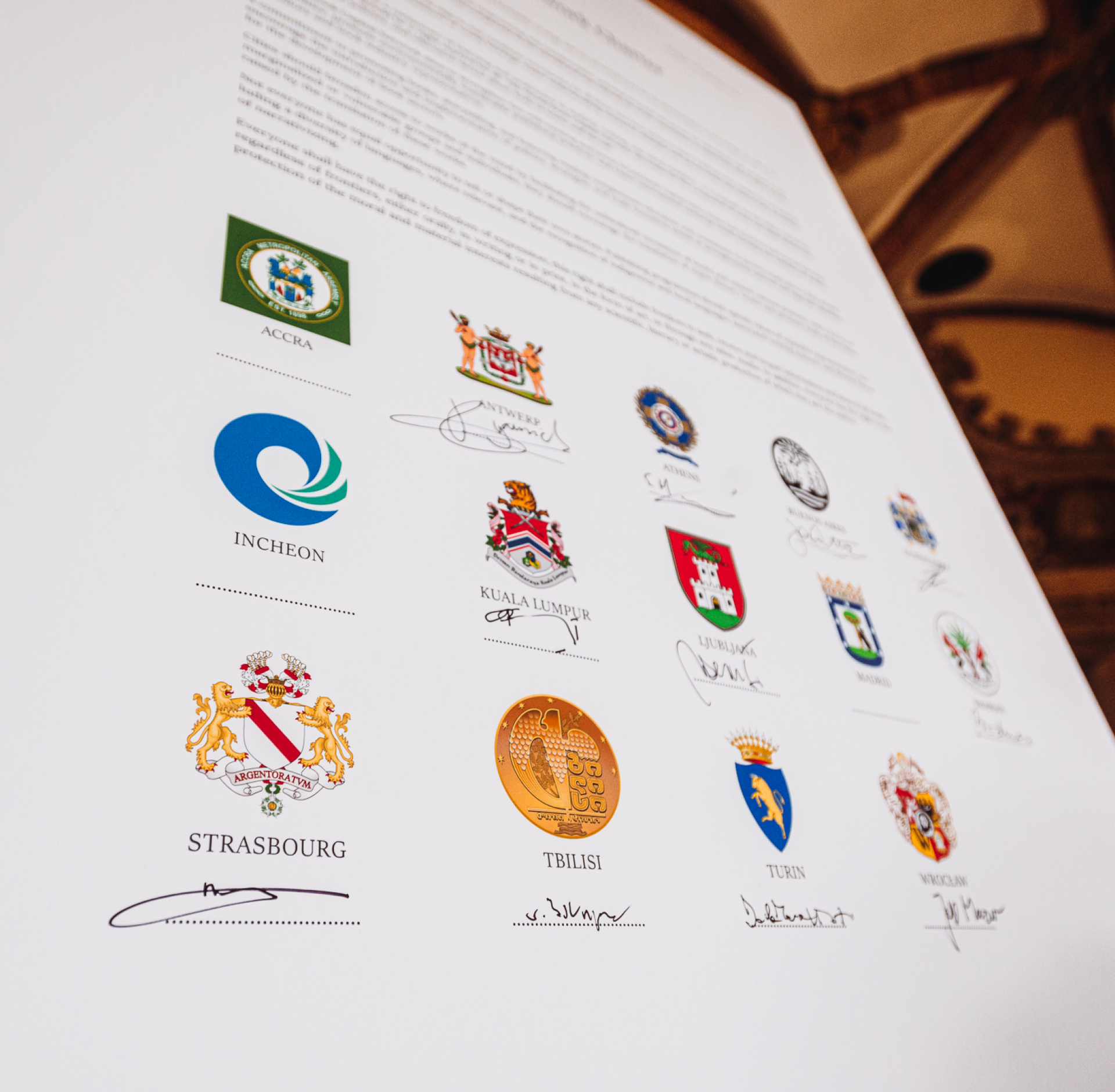 Signature de la charte du Réseau des Capitales mondiales du livre