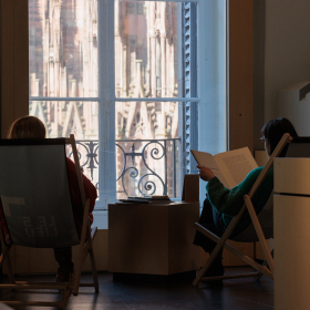 Lecture avec vue sur la cathédrale