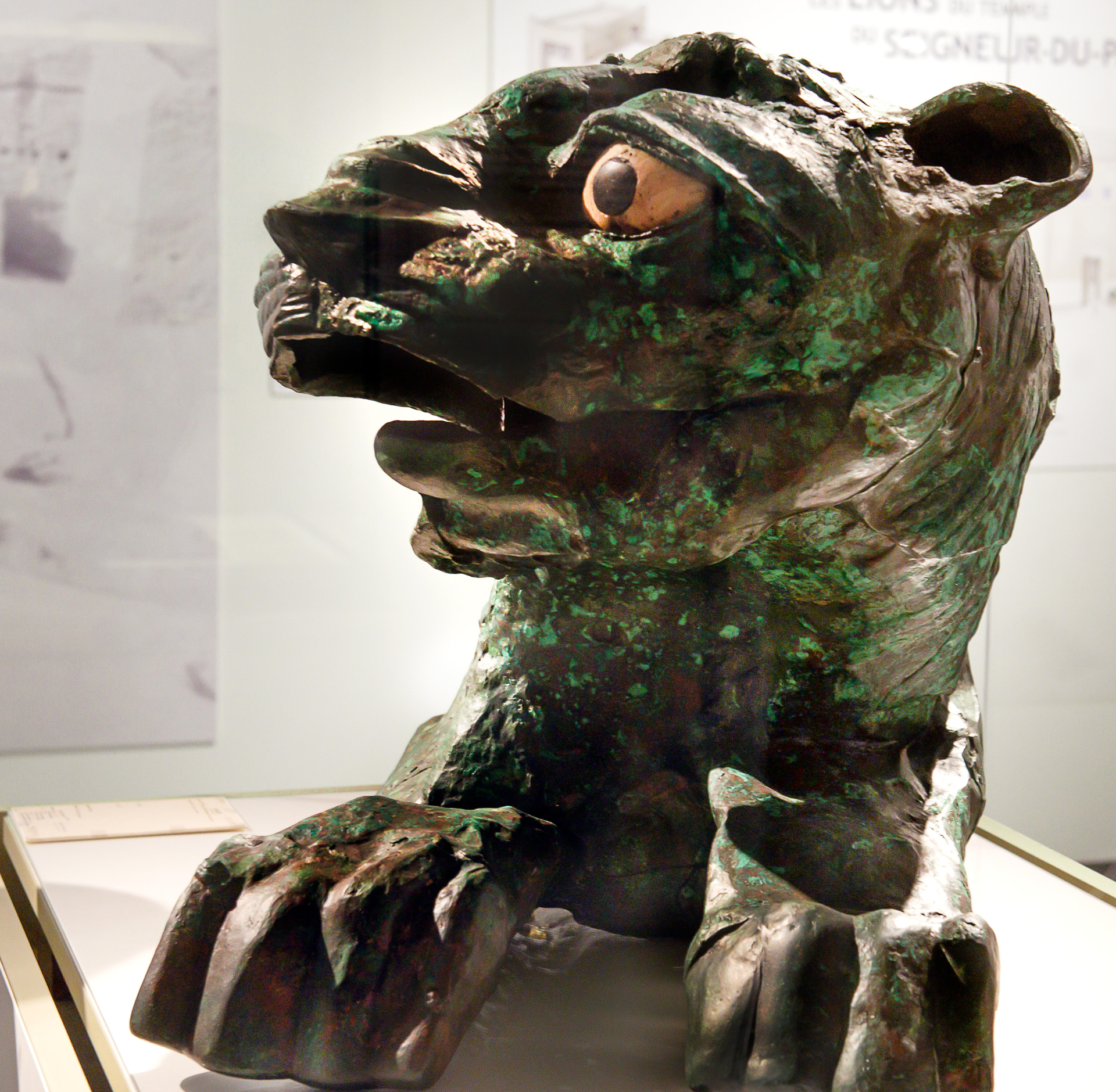 Sphinx de l'exposition Mari en Syrie - BNU